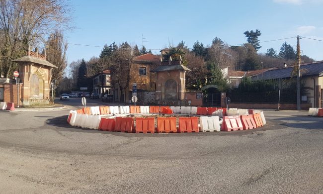 Rotonda di via Melzi, ultimi lavori approfittando della quarantena