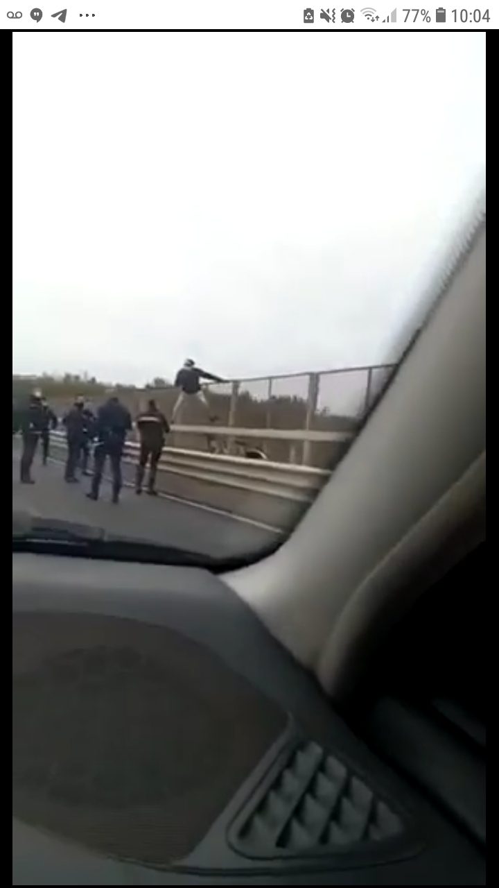 Tentato suicidio sul ponte di Cairate, salvato dai carabinieri