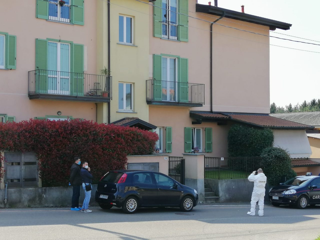 Ha ucciso la moglie a coltellate e poi si è tolto la vita