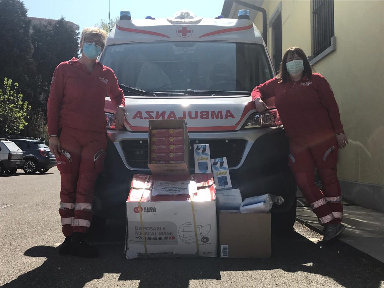 Il Rotaract dona 2 mila mascherine e altri dip alla Cri di Tradate