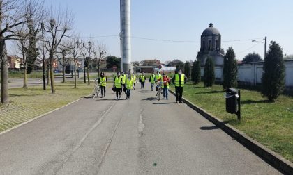 Volontari al lavoro per pulire le tombe dei nostri cari FOTO