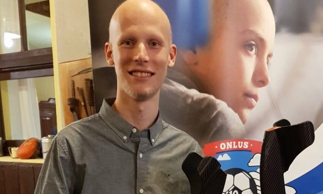 Insieme per Fily piange Davide, 20enne ucciso dall’osteosarcoma