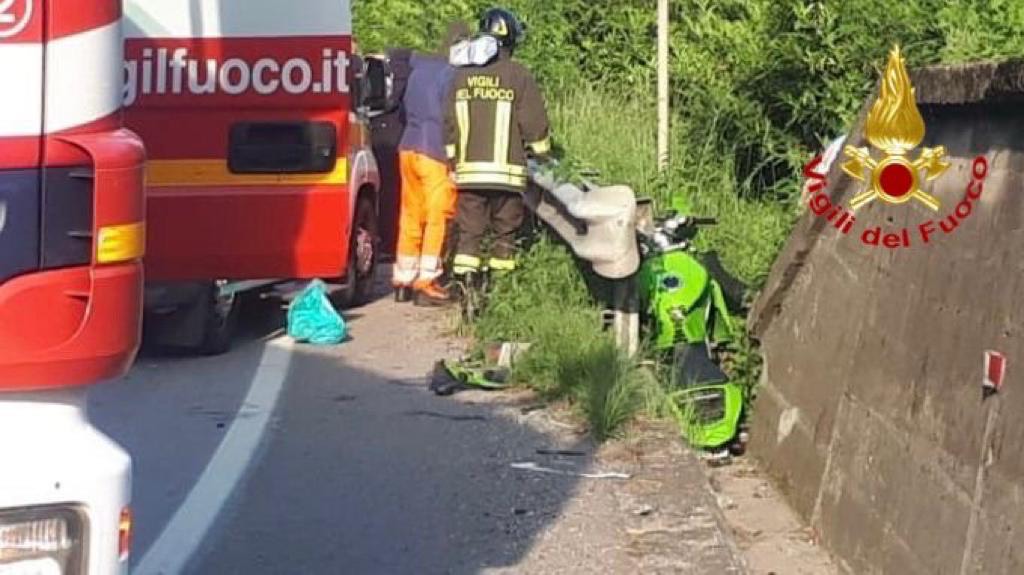Esce fuori strada con la moto, muore a 32 anni motociclista di Caronno Pertusella