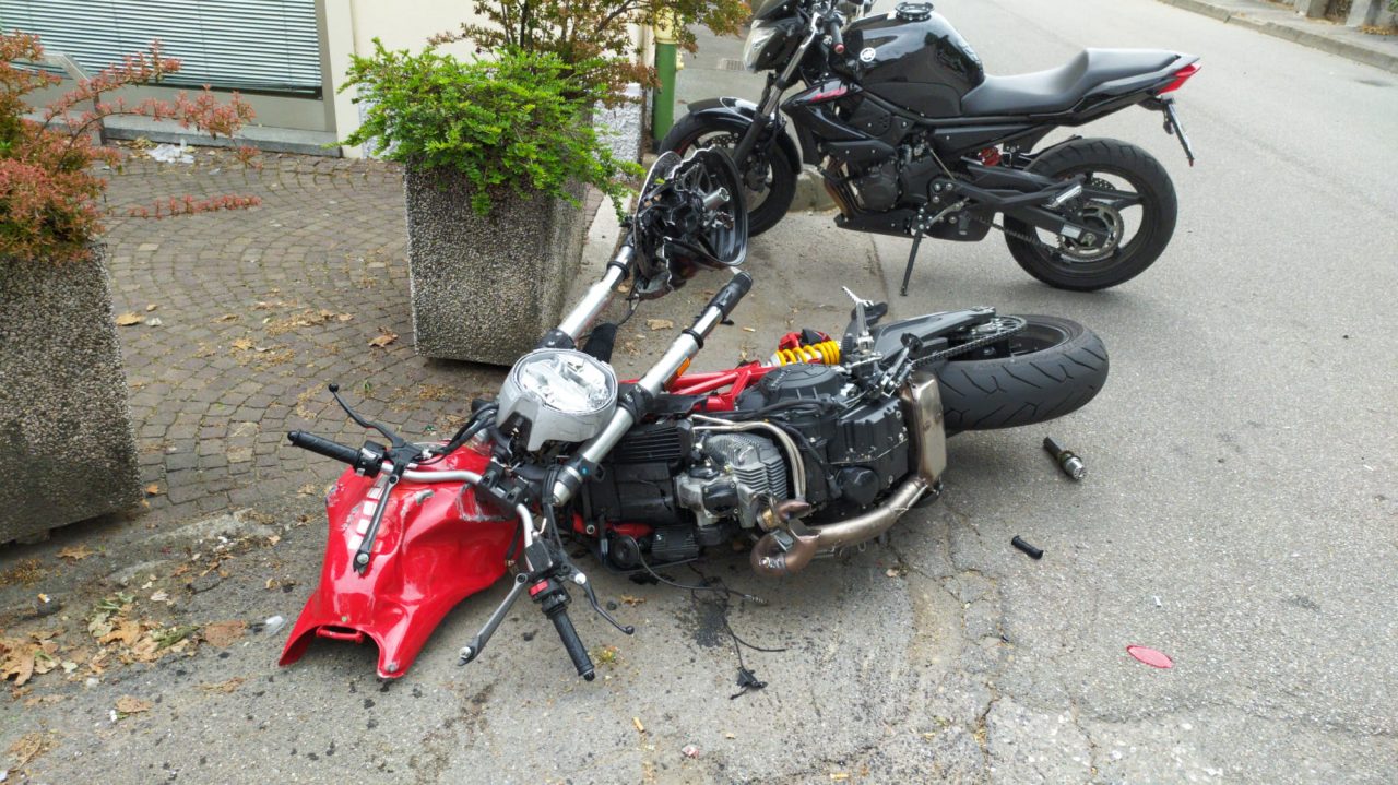 incidente auto e moto a castellanza