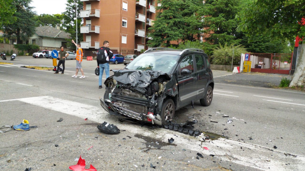 incidente auto e moto a castellanza