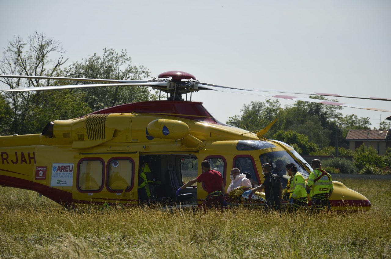 Precipitato mentre è al lavoro: elisoccorso a Cogliate