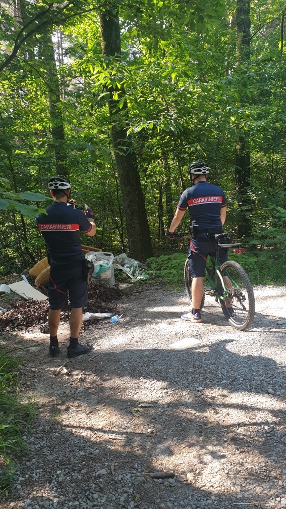 Pattugliamenti in bicicletta dei Carabinieri Forestali nel Parco Pineta