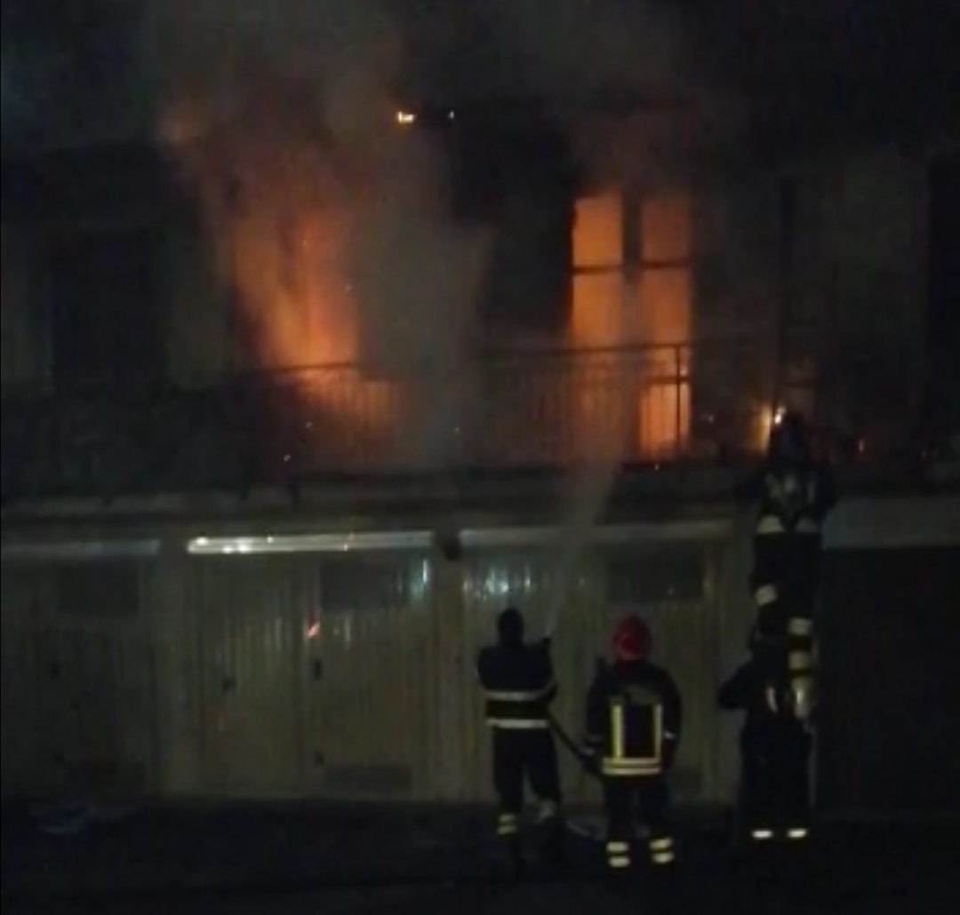 Incendio nella notte, brucia un appartamento a Venegono FOTO