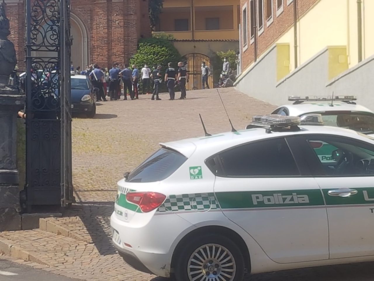 richiedenti asilo positivi al Covid, protesta nel centro d'accoglienza