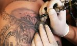 La Regione ha deciso: tatuatori e piercer possono tornare al lavoro