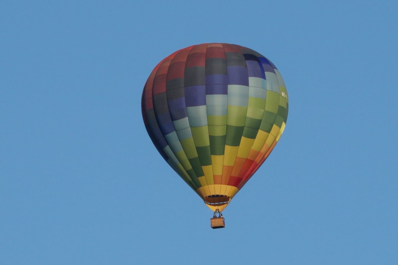 Ad Angera un volo in mongolfiera per Fondazione Piatti