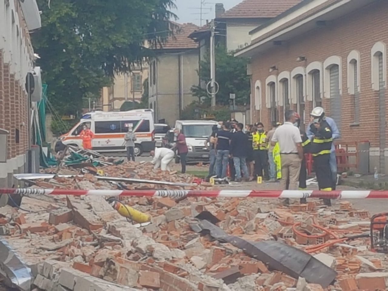 Crollo di Albizzate, indagato il proprietario dello stabile