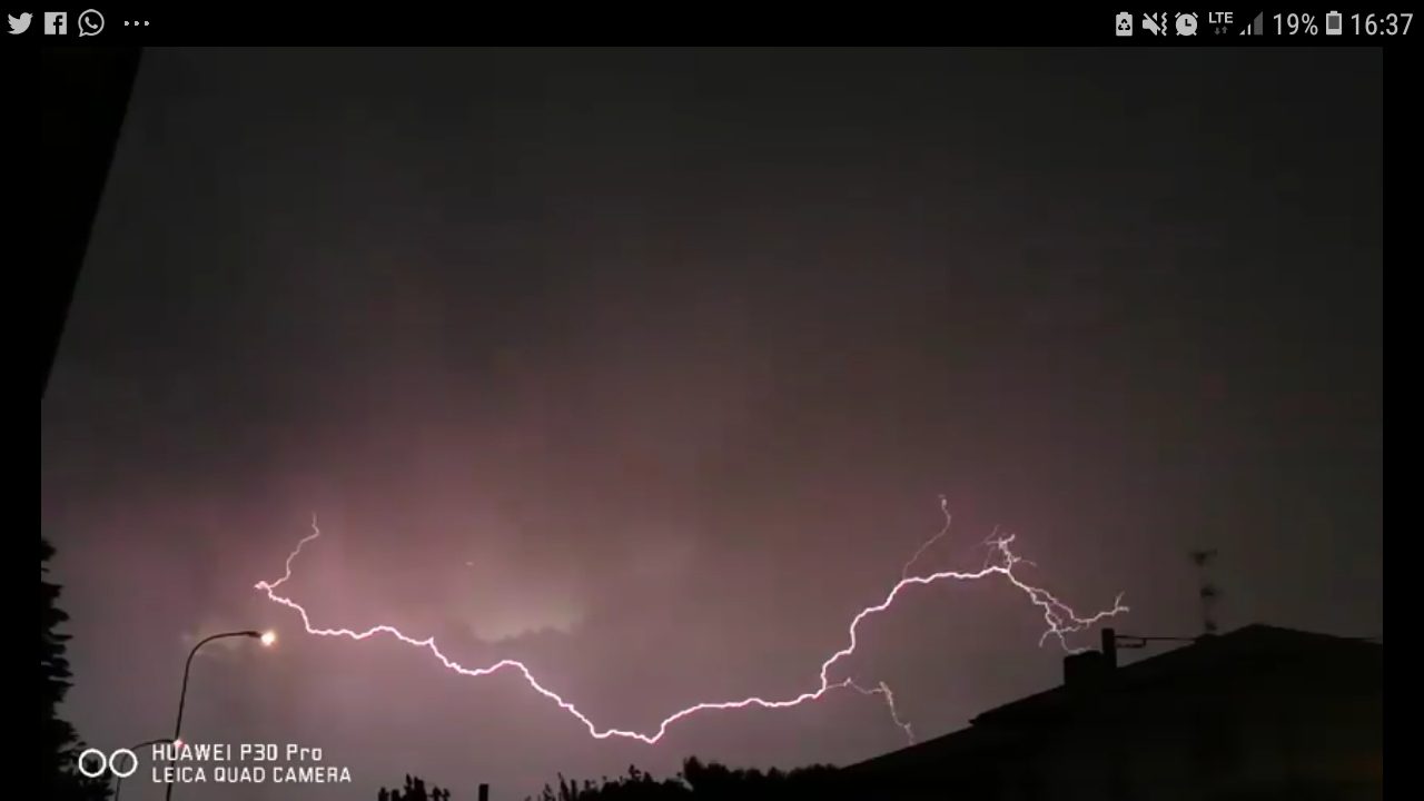 Spettacolare tempesta di fulmini nei cieli tradatesi VIDEO