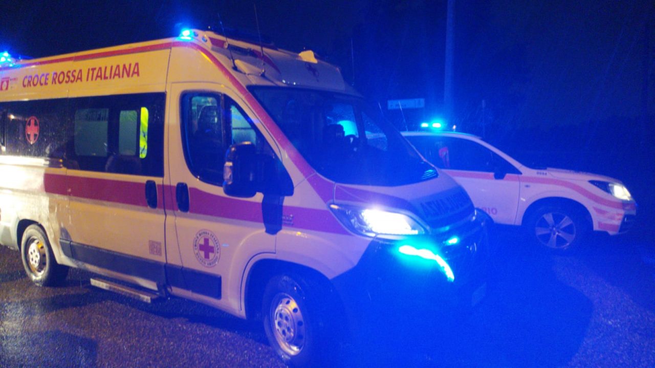 auto contro ostacolo a olgiate olona
