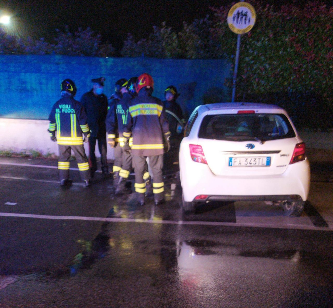 auto contro ostacolo a olgiate olona
