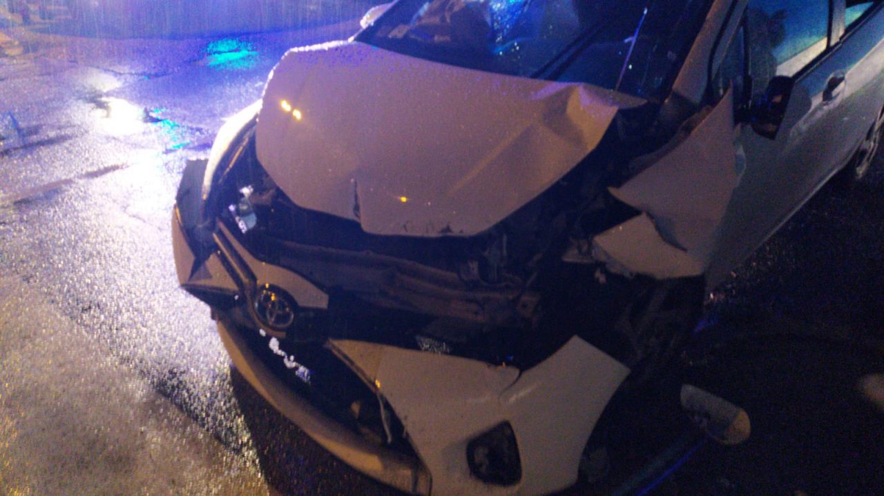 auto contro ostacolo a olgiate olona