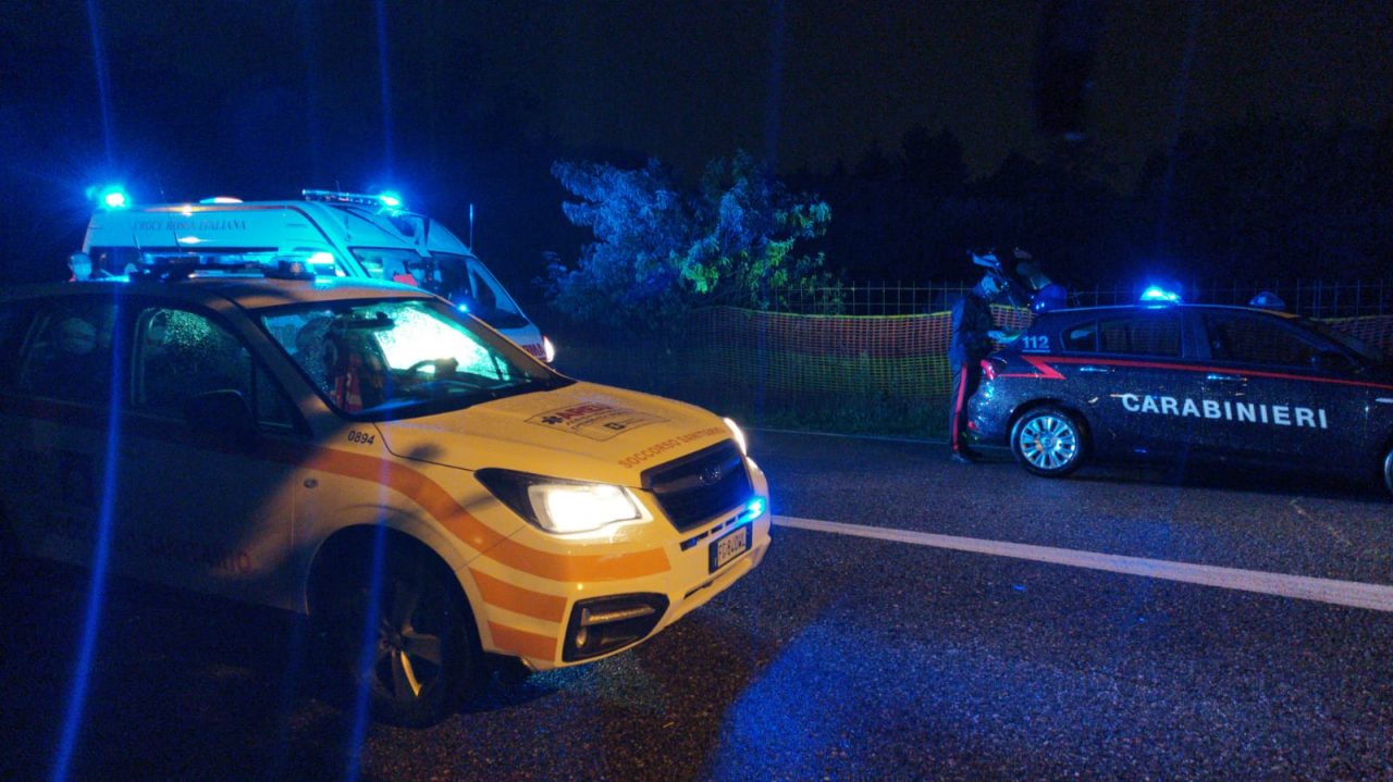 auto contro ostacolo a olgiate olona