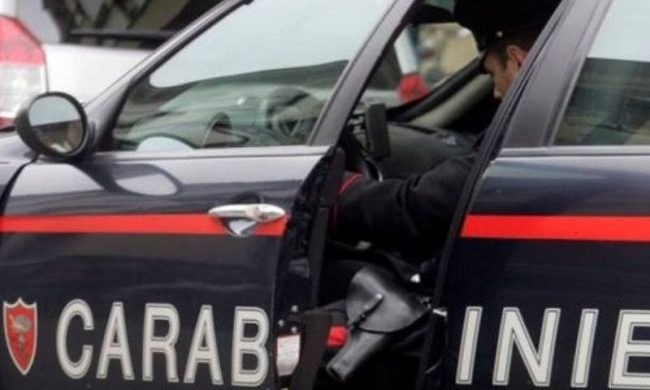 Non si ferma all’alt e aggredisce i carabinieri,  arrestato