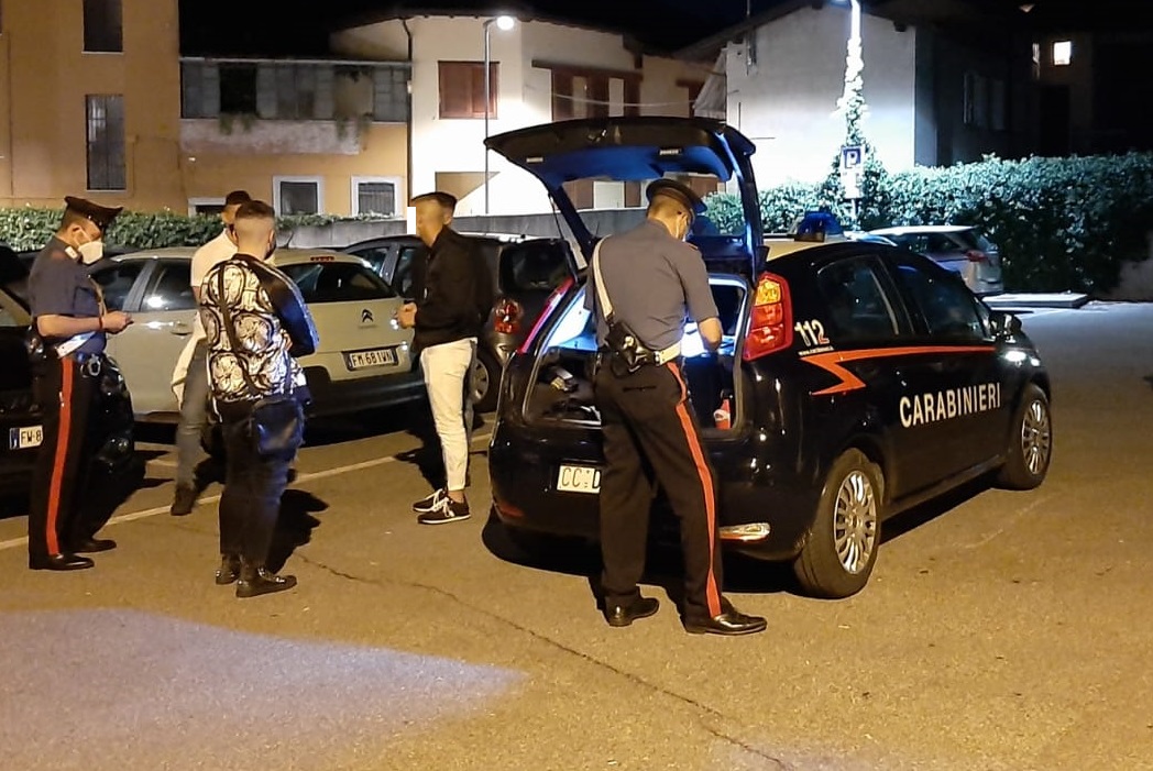 Misinto, controlli nei locali: due bar sanzionati, 89 persone identificate