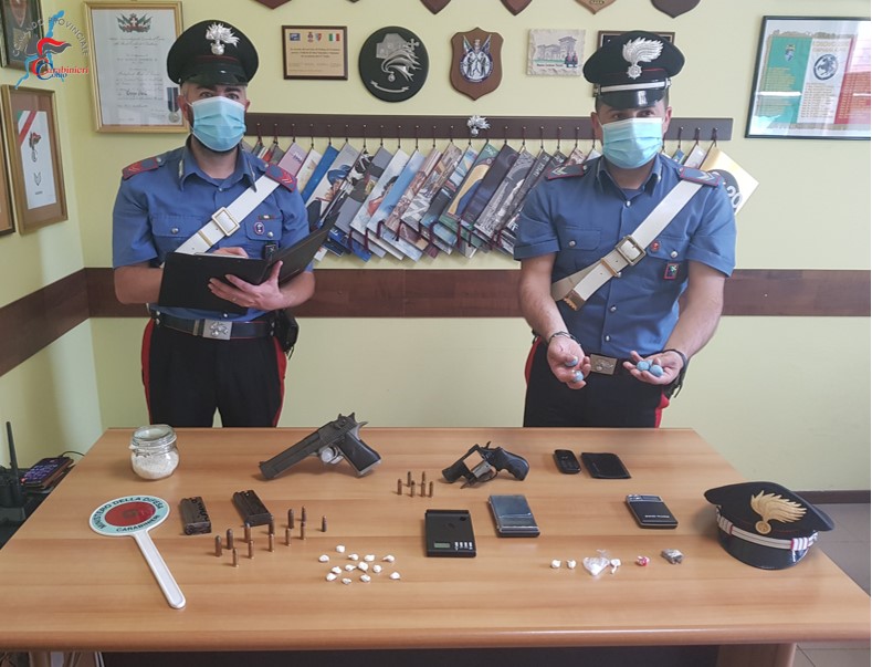 I Carabinieri di Mozzate sgominano un vasto traffico di droga: sette in manette