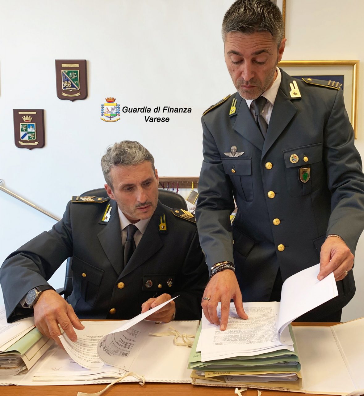 Lavoro nero in un parrucchiere e in un autolavaggio del Canturino