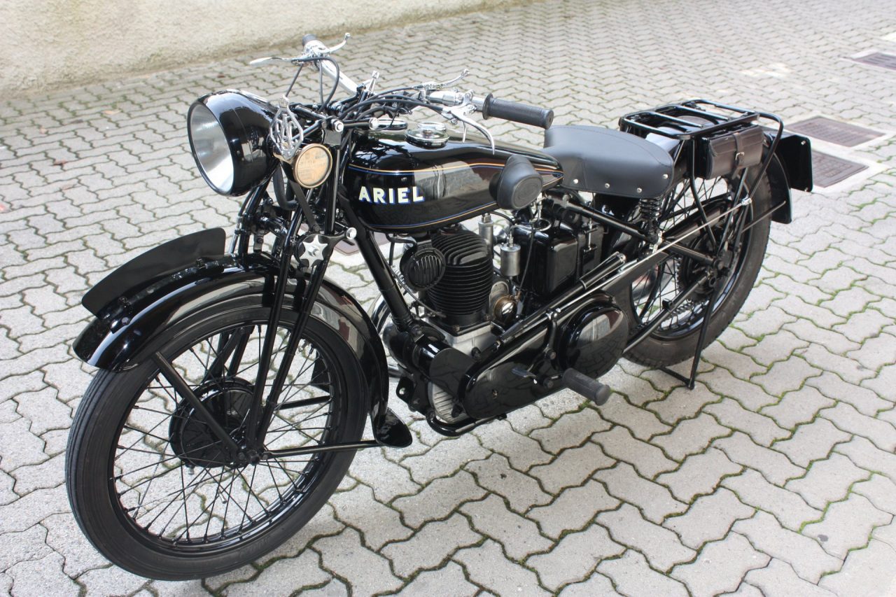 Motoclub Saronno festeggia la mitica Ariel