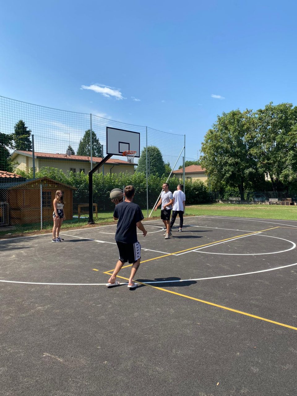 Il nuovo campetto da basket è realtà