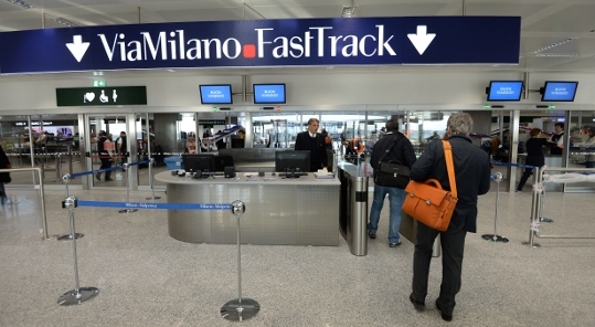Tamponi al rientro dalle vacanze, negli aeroporti lombardi ancora un miraggio