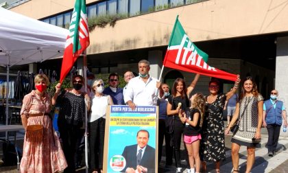 Forza Italia in piazza per sostenere Berlusconi