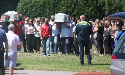 Le parole di Vasco Rossi per l’ultimo saluto ai gemellini uccisi dal padre VIDEO e FOTO