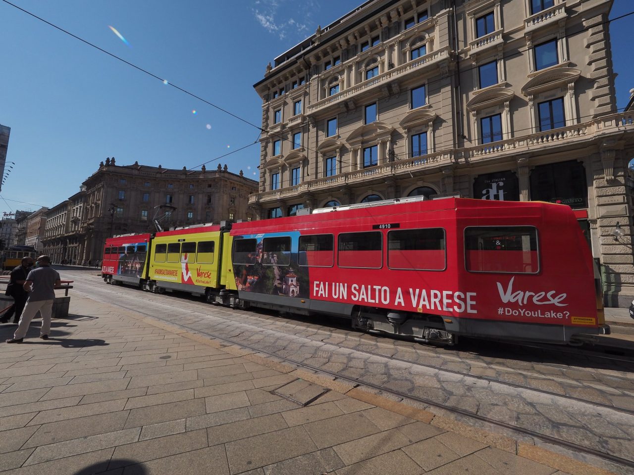 Dopo lo spot tv, il tram: la campagna #faiunsaltoavarese arriva a Milano