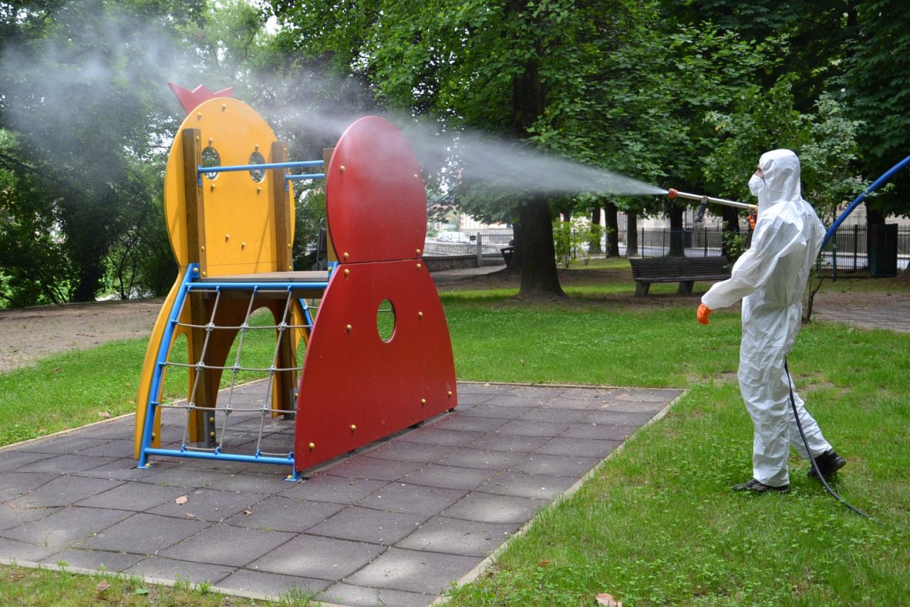 Da BrianzAcque quasi mezzo milione per la sanificazione dei giochi nei parchi