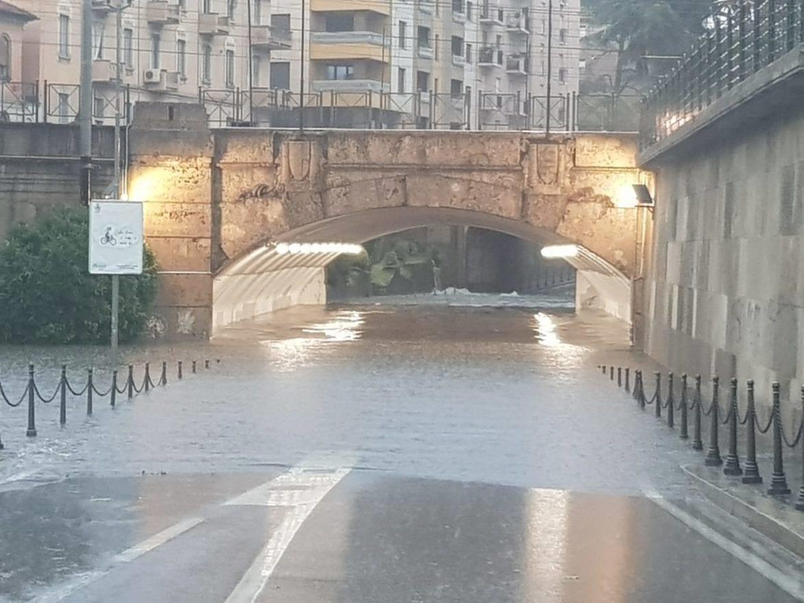Saronno allagata, sottopasso e anche il parcheggio dell’ospedale sommersi