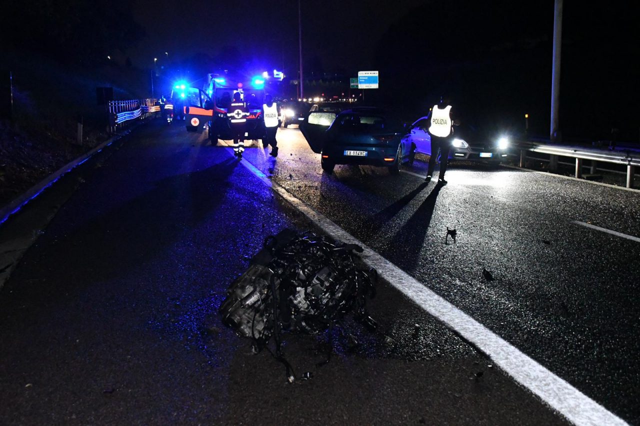 schianto contro il guardrail