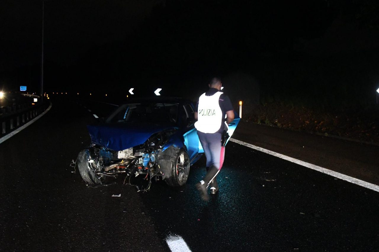 schianto contro il guardrail