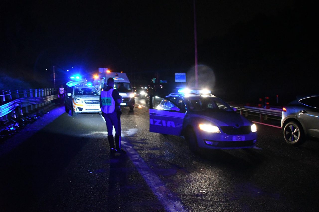 schianto contro il guardrail
