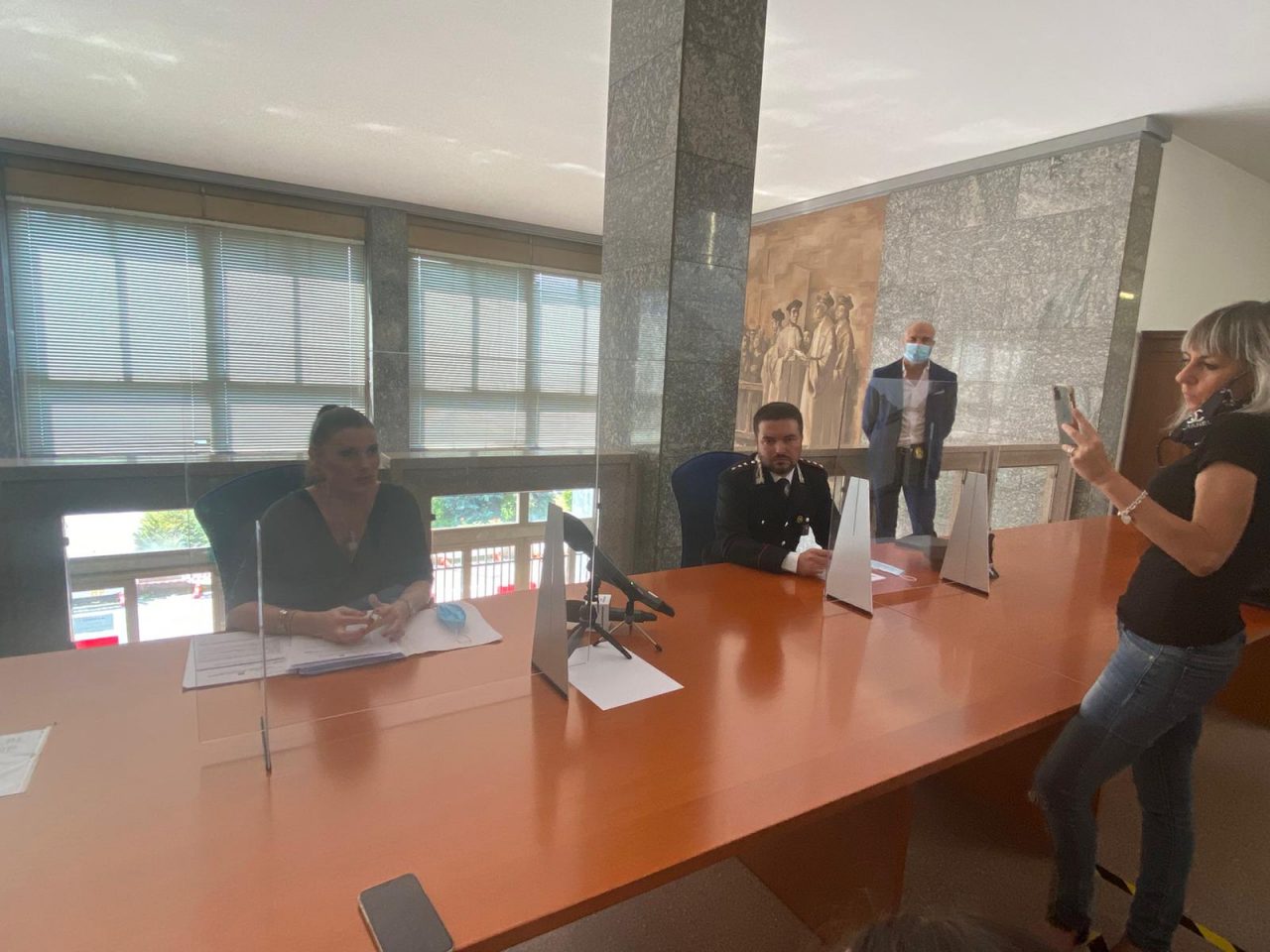 Un giro d’affari da oltre 30mila euro a settimana, spaccio tra minori e fuori dalle scuole