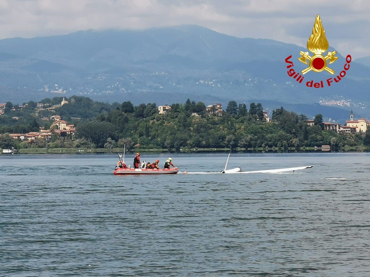 aliante precipitato nel lago di varese