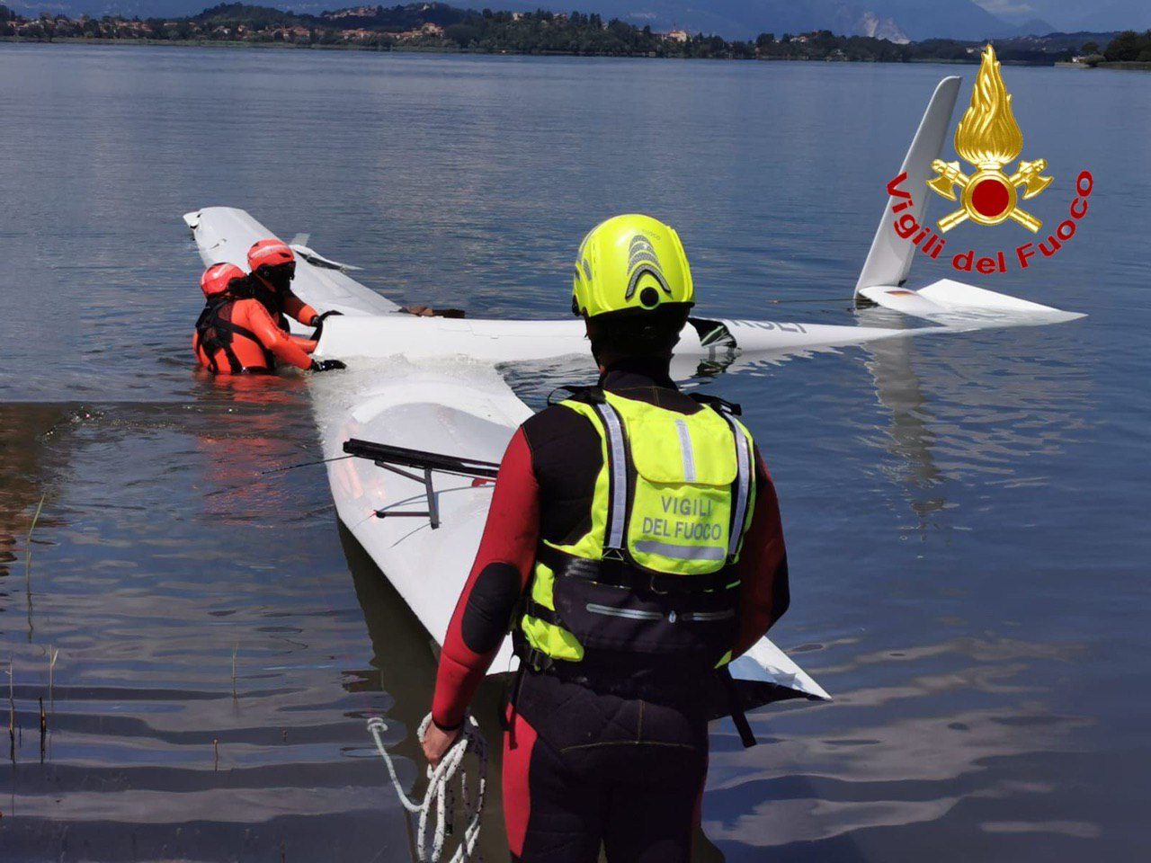 aliante precipitato nel lago di varese