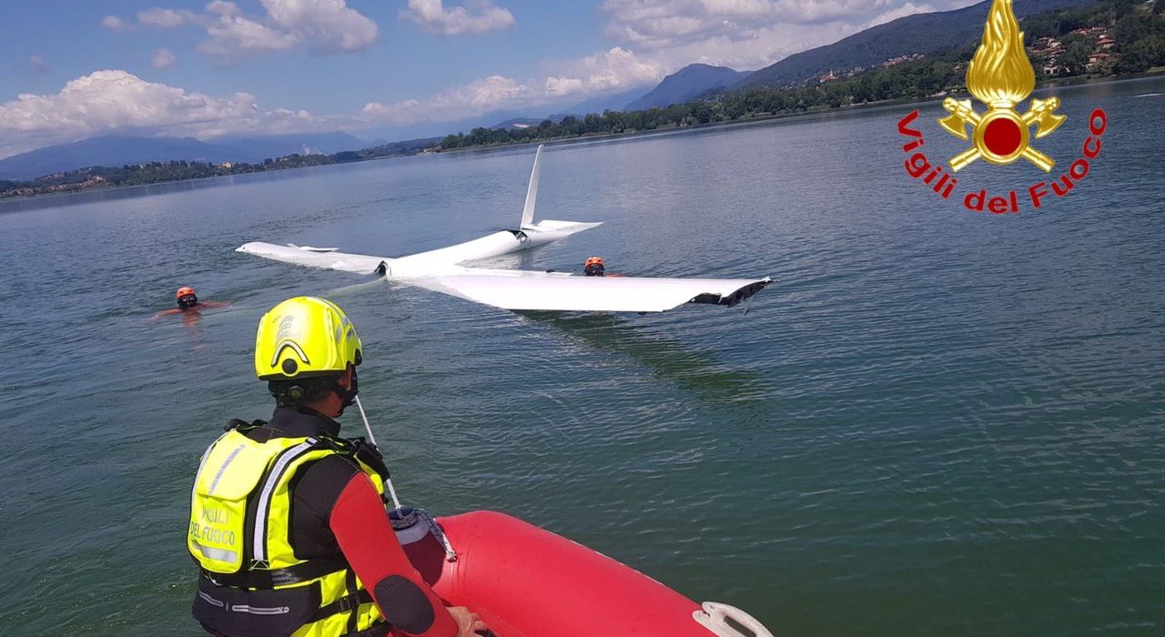 aliante precipitato nel lago di varese