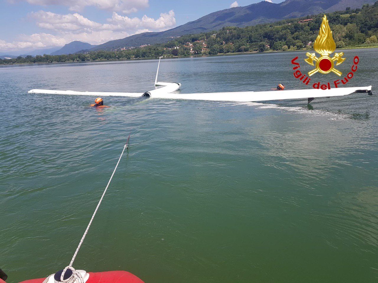 aliante precipitato nel lago di varese