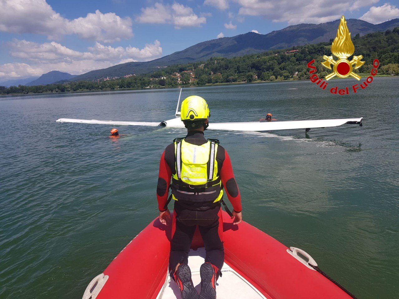 aliante precipitato nel lago di varese