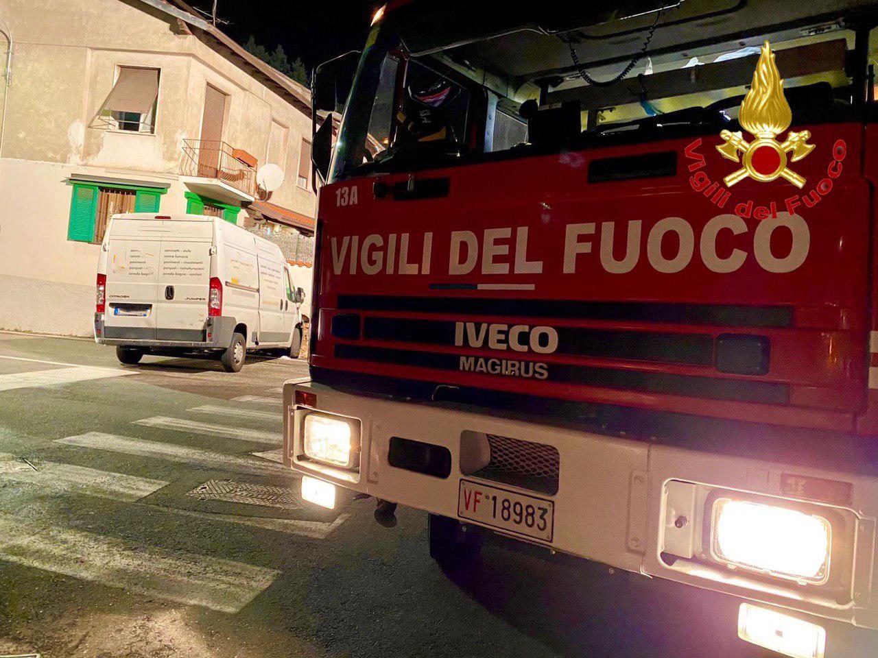 FURGONE CONTRO UN MURO A GORLA MINORE