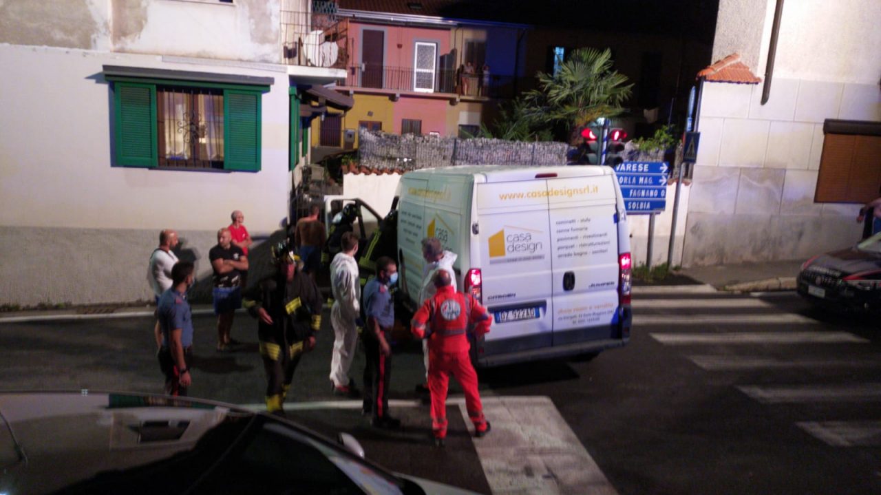 FURGONE CONTRO UN MURO A GORLA MINORE