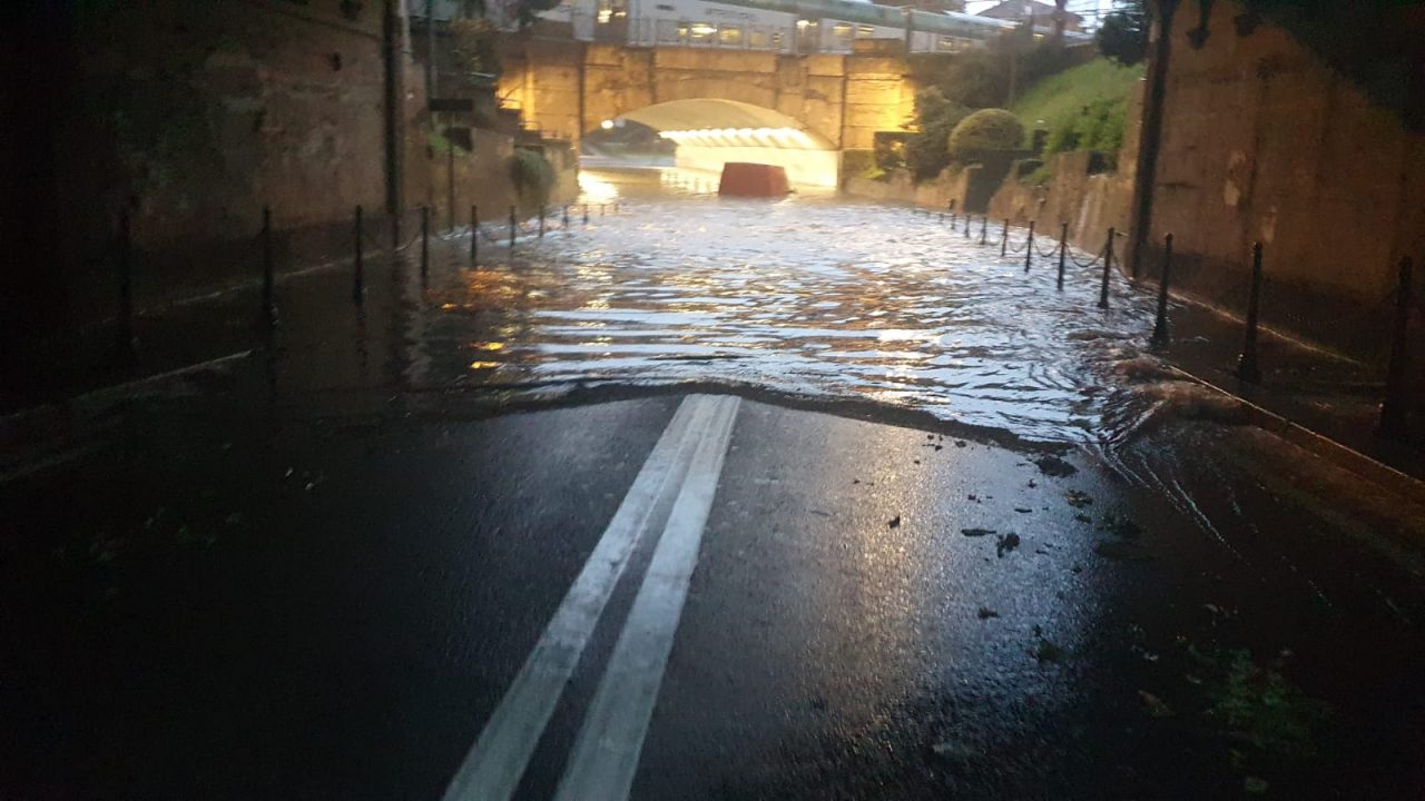 Saronnese allagato: sottopassi e strade invasi dall’acqua e auto sommerse FOTO