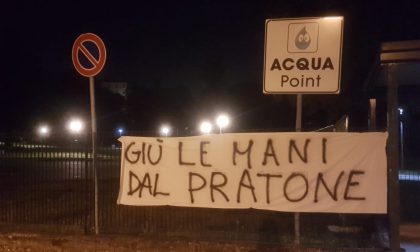 "Giù le mani dal Pratone": tre liste e uno striscione contro le nuove cucine