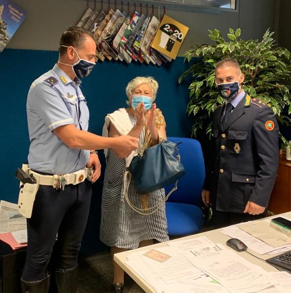 Polizia locale, ritrovata auto rubata e restituita alla proprietaria