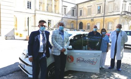 La fondazione Varese per l'oncologia dona una vettura all'Asst Sette Laghi