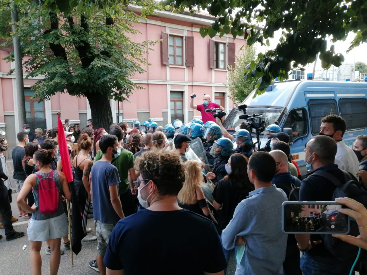 Protesta dei Telos, tensioni alla stazione tra anarchici e Forze dell’ordine