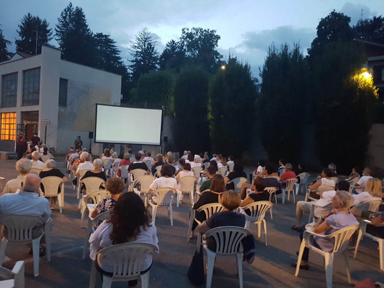 Voglia di cinema: ancora pienone per Esterno Notte a Tradate